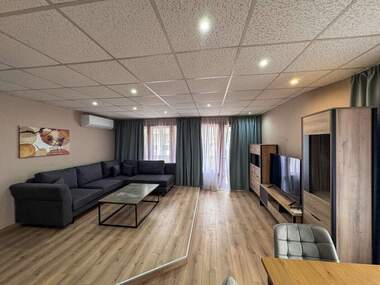 Închiriere - Apartament în Lazur,  Burgas