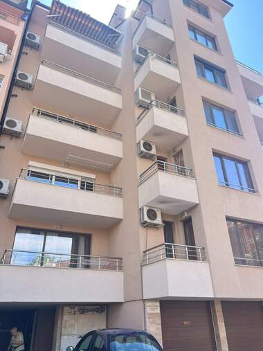 Închiriere - Apartament în Hristo Smirnenski,  Plovdiv