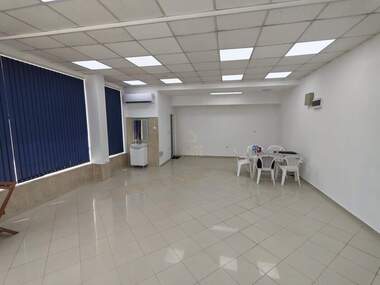 Наем - Офис/Магазин/Склад/Салон за красота/Зъболекарски кабинет във Възраждане 1,  Варна