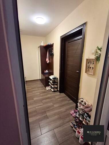 Închiriere - Apartament în Kvartal 72,  Vrața