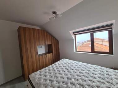 Închiriere - Apartament în Mladejki hălm,  Haskovo