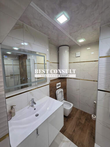 Închiriere - Apartament în Center,  Ruse