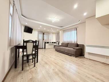 Miete - Wohnung in Wazrajdane,  Burgas