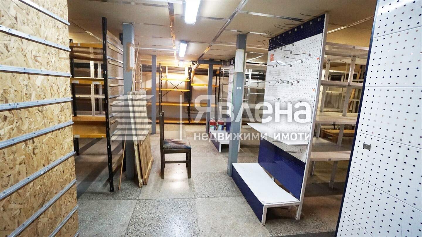 Сграда в Промишлена зона Военна рампа, София – снимка 9