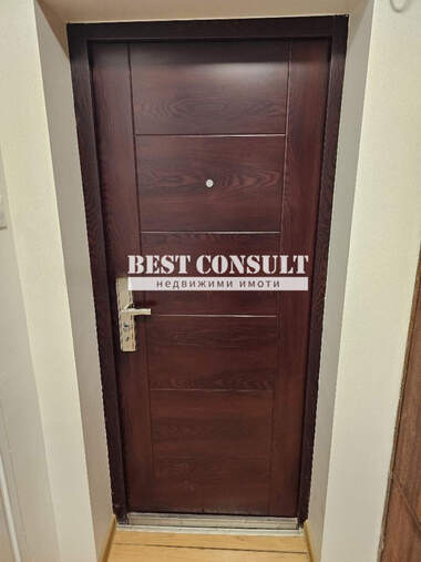 Închiriere - Apartament în Văzrajdane,  Ruse