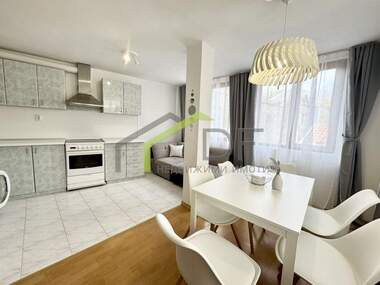 Închiriere - Apartament în Center,  Varna