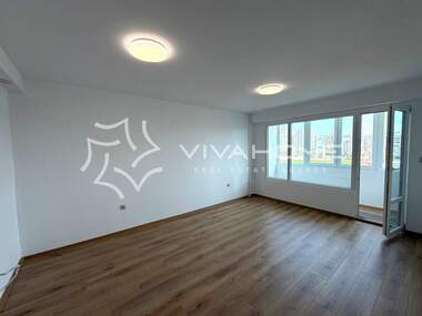 Продажба - Апартамент в Младост 1,  Варна