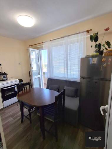 Închiriere - Apartament în Kvartal 72,  Vrața