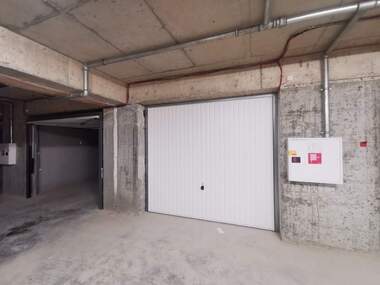 Miete - Garage in Alei Wazrajdane,  Ruse