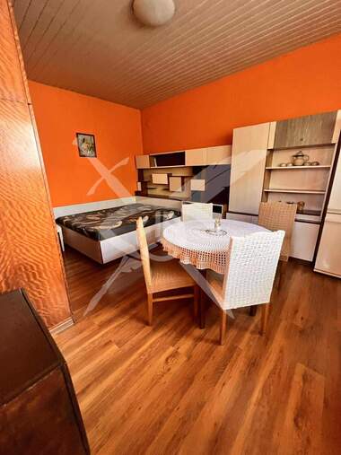 For rent - Floor of a house in Kolhozen pazar,  Varna