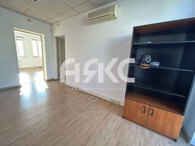 Kira - Ofis olarak Geo Milev,  Sofia