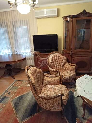 Închiriere - Etaj din casă în Center,  Plovdiv