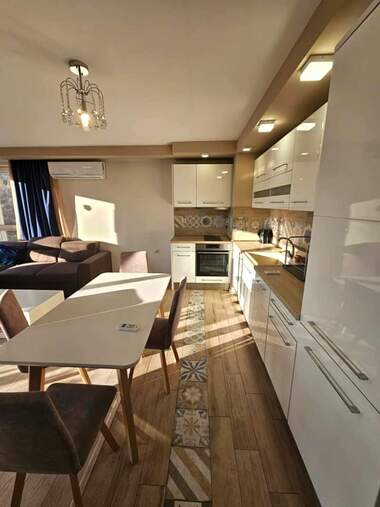 Închiriere - Apartament în Mladejki hălm,  Plovdiv