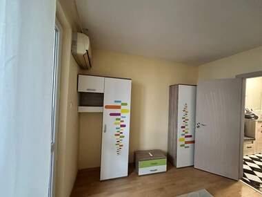 Închiriere - Apartament în Văzrajdane,  Burgas
