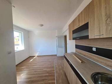For rent - Apartment in Mladejki halm,  Haskovo