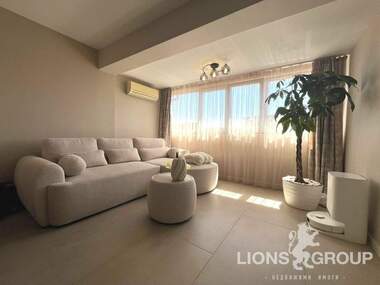 Vânzare - Apartament în Kolhozen pazar,  Varna