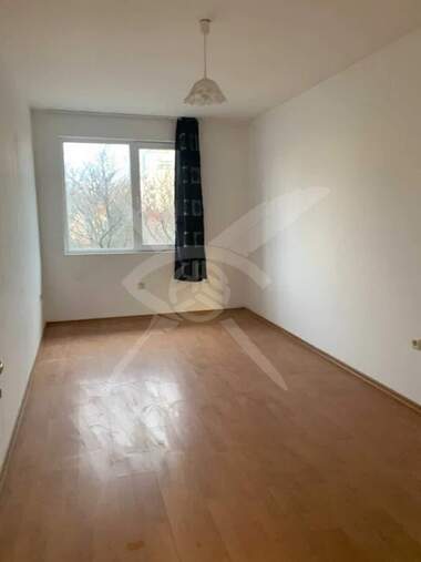 Închiriere - Apartament în Kolhozen pazar,  Varna