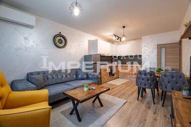Închiriere - Apartament în Levski,  Varna