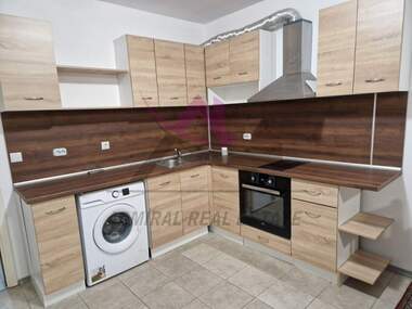 Închiriere - Apartament în Văzrajdane 1,  Varna