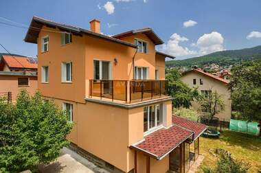 For sale - House in Vladaia,  Sofia