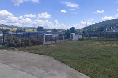 Продажа - Здание в Брезник,  Перник