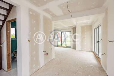 For sale - House in Yarebichna,  Varna