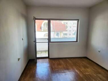 Vânzare - Apartament în Liuben Karavelov,  Haskovo