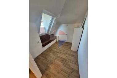 Închiriere - Apartament în Obștiinata,  Varna
