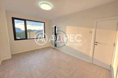 Vânzare - Apartament în Avtogara,  Varna