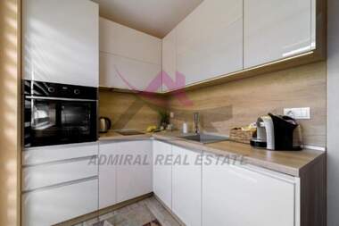 Închiriere - Apartament în Ceaîka,  Varna