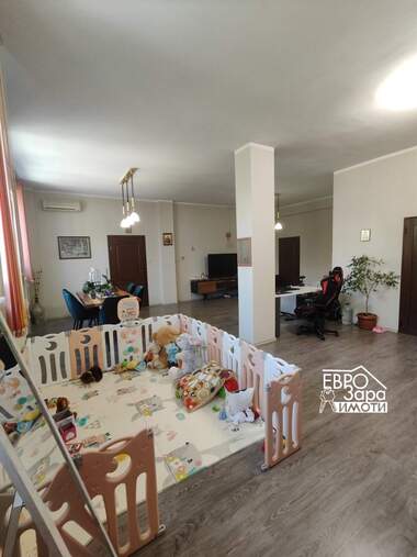 Vânzare - Casă în Jeleznik-țentăr,  Stara Zagora