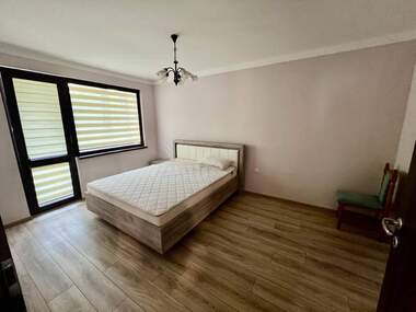 Miete - Wohnung in Wazrajdane,  Burgas