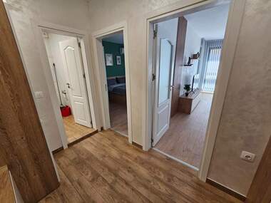 Închiriere - Apartament în Mladejki hălm,  Plovdiv