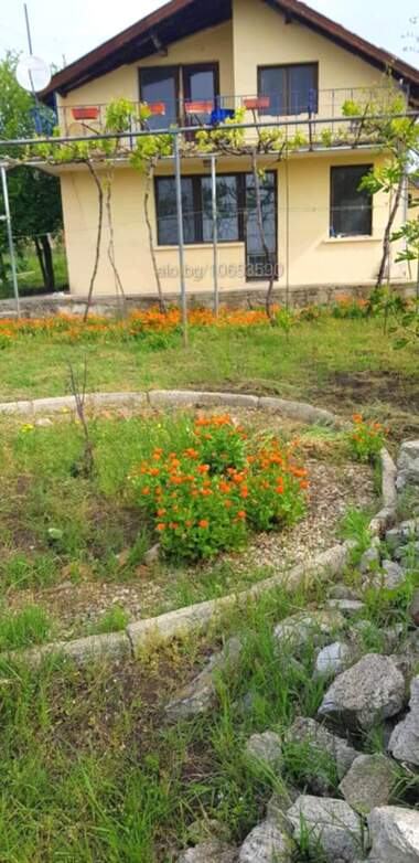 Vânzare - Casă în Zapadna promișlena zona,  Iambol