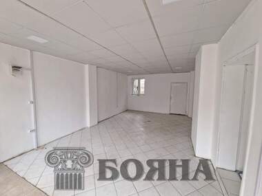 Ενοίκιο - Κατάστημα/Γραφείο/Αποθήκη/Κομμωτήριο σε Център,  Русе