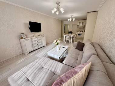 Închiriere - Apartament în Lazur,  Burgas