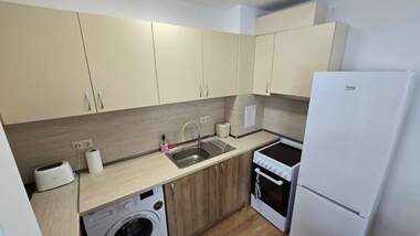 Închiriere - Apartament în Lazur,  Burgas