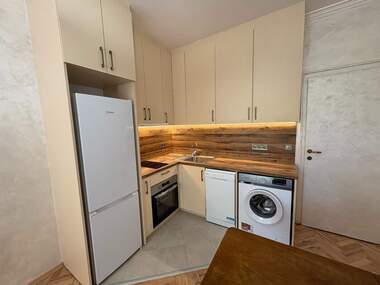 Închiriere - Apartament în Lagera,  Sofia