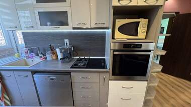 For rent - Apartment in Vazrajdane,  Burgas