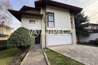 Închiriere - Casă în V.Z. Amerikanski kolej,  Sofia