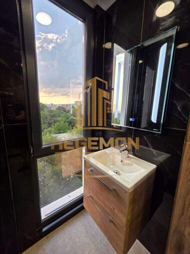 Vânzare - Apartament în Avtogara,  Varna