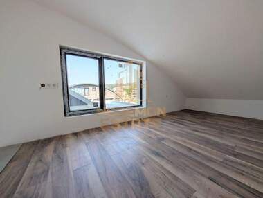 Vânzare - Apartament în Vinița,  Varna