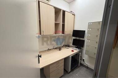 For rent - Store/Beauty saloon/Venue/Dental office in Center,  Shumen