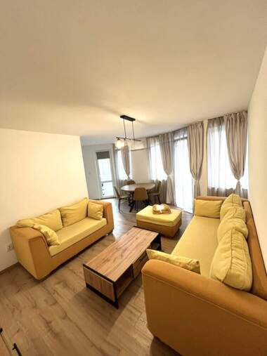 Închiriere - Apartament în Văzrajdane,  Burgas
