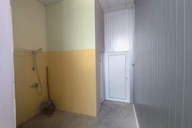 Продажа - Здание в Брезник,  Перник