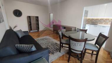 Închiriere - Apartament în Ceaîka,  Varna
