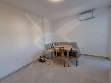Închiriere - Apartament în Levski,  Varna