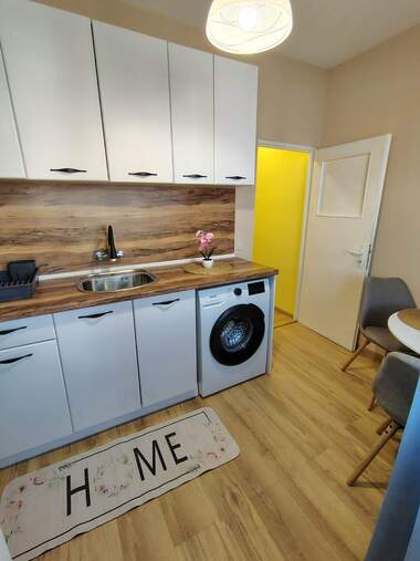 Închiriere - Apartament în Mladost,  Vrața