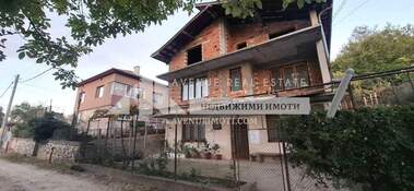 Продажба - Къща в Брестовица,  Пловдив
