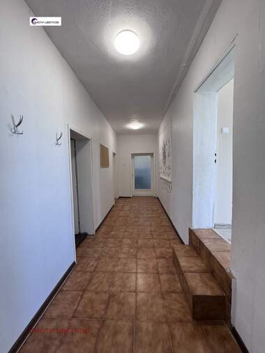 Verkauf - Büro/Schönheitssalon/Zahnarztbüro in Zentar,  Wraza